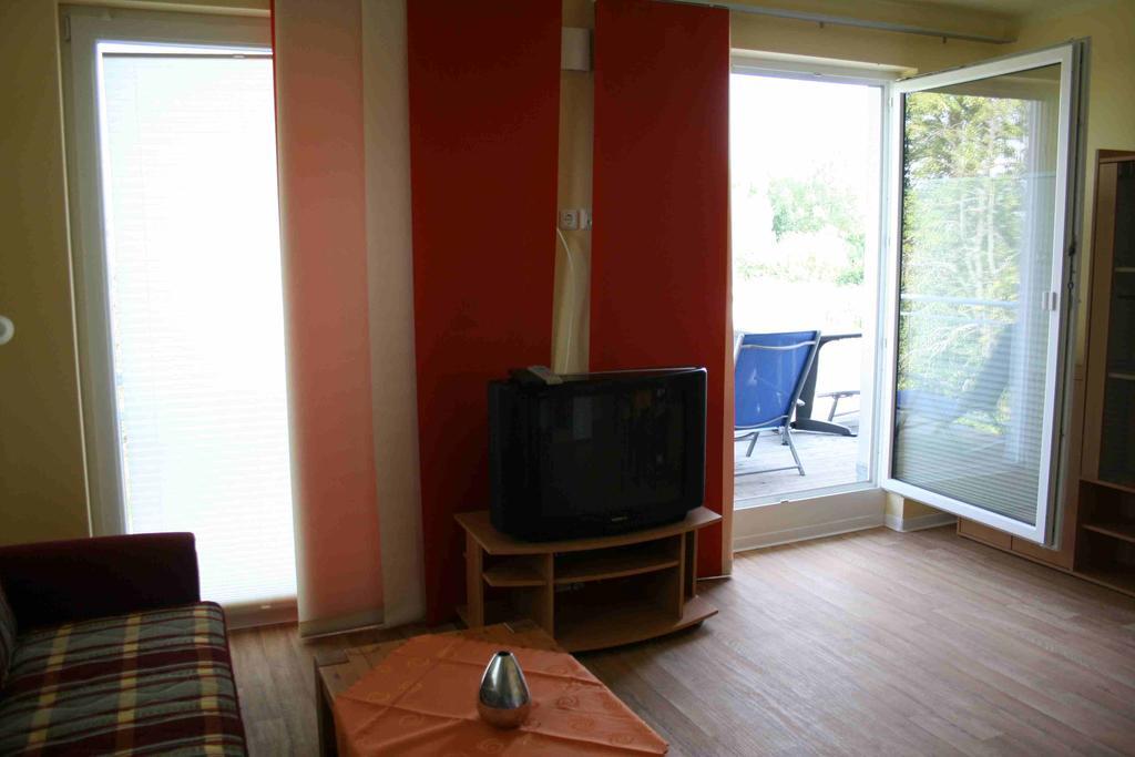 Uebernachtung Bei Michael - Ferienwohnung Rostock Exterior photo