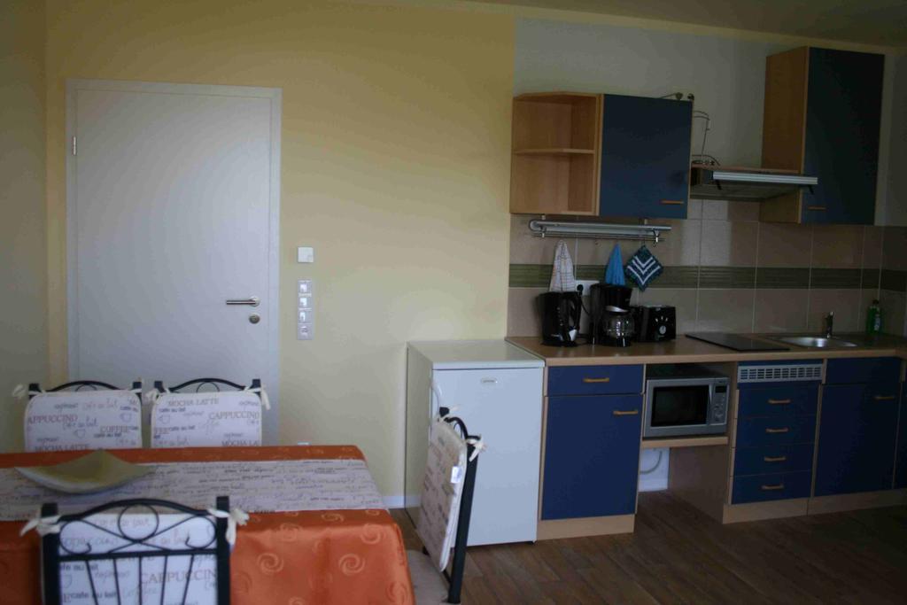 Uebernachtung Bei Michael - Ferienwohnung Rostock Exterior photo